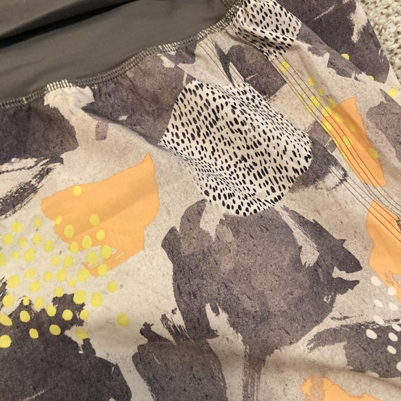 LULULEMON Om Pant Mini Art Pop White multi/ Slate. Size 6 - Picture 5 of 7